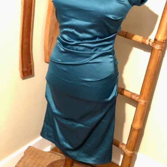 Ruched Green Fitted Dress Small - Picture 2 of 7